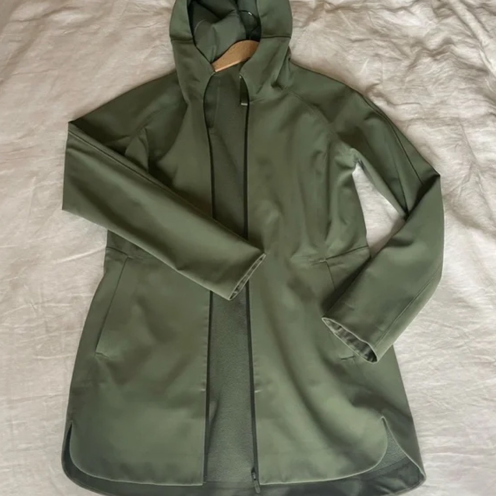 Lululemon Rain Coat Size 12